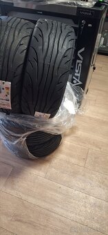 Predam semi slick r15 nove - 2