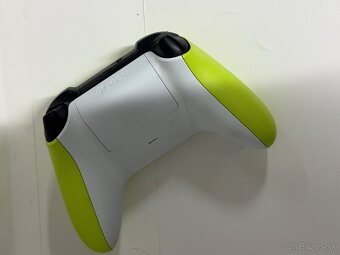 Original ovladač pre xbox one - funkčný - 2