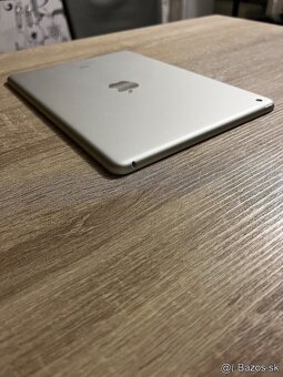 9.7” tablet iPad 5.generacia 32GB Silver TOP stav - 2