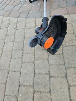 Tyčový vysávač aku Black+Decker - 2