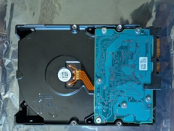 Predám 2TB pevný disk Hitachi 3,5" - 2
