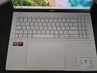 16" Asus vivobook S16 AI OLED krásny display - 2