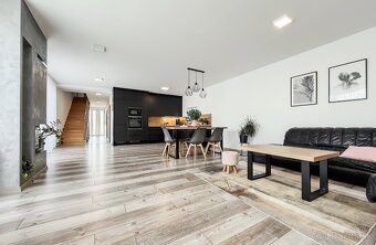 Rodinný dom s dvojgarážou v Špačinciach - 2