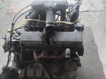 MERCEDES VITO 2.3 D HLADKY DIESEL MOTOR PREVODOVKA - 2