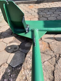 Predám zadnú vzperu na traktor Zetor - 2