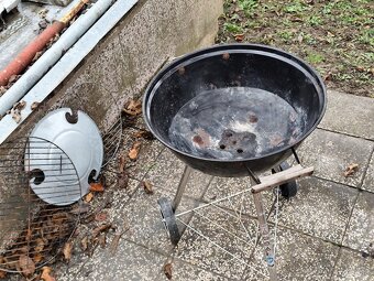 Predám starší plechový gril - 2