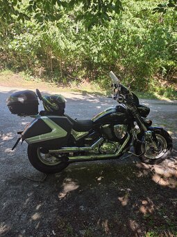 Suzuki 800 intruder - 2