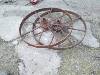 Staré koleso na dekoráciu - 2