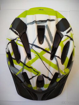 Truly Freedom Helmet - dospelácka cyklo PRILBA - 2