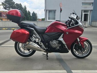 Honda VFR 1200 F DCT - 2