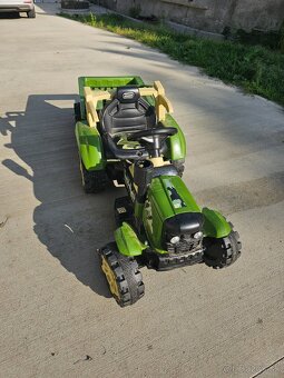 Elektrický traktor s vlečkou - 2