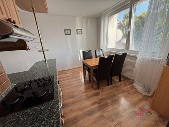 3 izbový byt balkónom a garážou Topoľčany- Mravenisko / P - 2