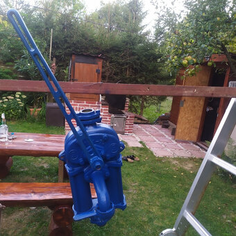 Ručná vodná pumpa - 2