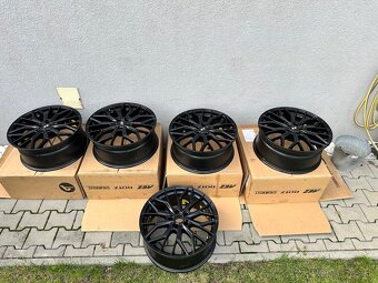 Aez Porto Black R19 ET35 8Jx19H2 - 2