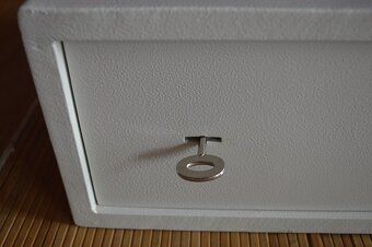 predam tazky, masivny trezor - 2