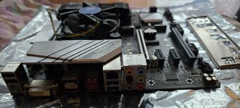 Gigabyte Z390M + Intel Core i3-9100  + 8GB DDR4 - 2