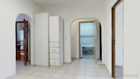Veľký 4-izbový byt s prerobenou kúpeľňou - 2