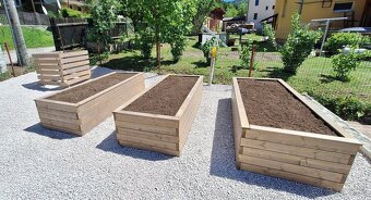 Vyvýšené záhony a kvetináče - 2