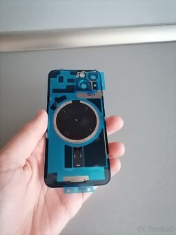 Zadné sklo na IPhone 14 - 2