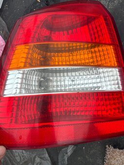Predam zadne svetla na opel astra g hatchback - 2