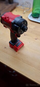 Predám Rázovy uťahovák Milwaukee M18 Fuel - 2