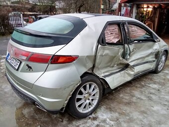 Auto na nahradne diely - 2