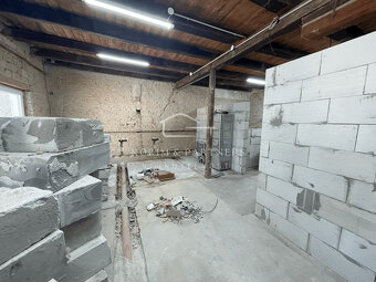 Jedinečná polyfunčná budova na hlavnom cestnom ťahu cez Hurb - 2