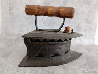 Atypická stará velká žehlička BAWEJA TESTED - 2