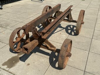Podvozok pre stabilný motor - 2