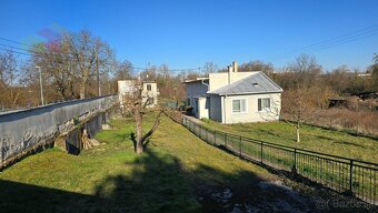 PREDAJ stavebný pozemok 2700 m2 pri kúpeľnom ostrove Banka - - 2