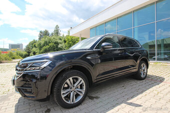 Predám VW TOUAREG 3.0 TDI R-Line, 4x4 - 2