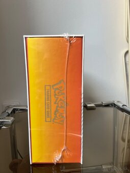 CHARIZARD UPC Pokémon TCG: Sword and Shield Ultra Premium - 2