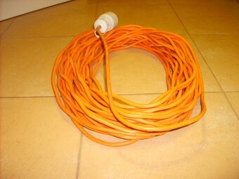 Predlzovaci kabel. - 2