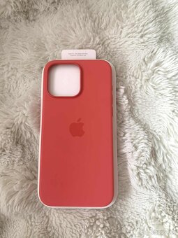 Predávam obal na Iphone 15 pro max Originál - 2