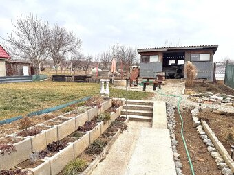 Na predaj- 3i dom s terasou a záhradou N. Zámky /20 km/ - 2