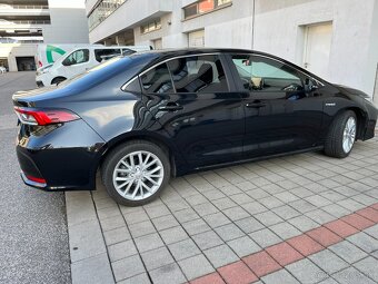 Toyota Corolla sedan 1.8 Hybrid e-CVT Comfort Tech Style - 2