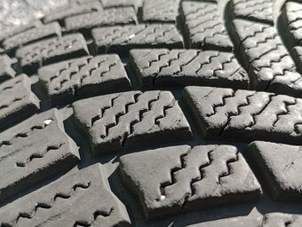 Predam 2ks pneu 225/45/r18  zimne 95V  Bridgestone - 2