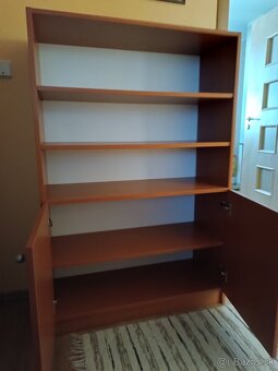 police - knižnica - študentská izba - 2