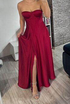 Červené spoločenské šaty s korzetoˇ 38/M - 2