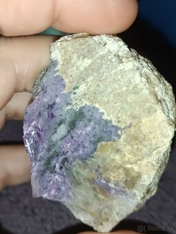 Minerál Čaroit - 2