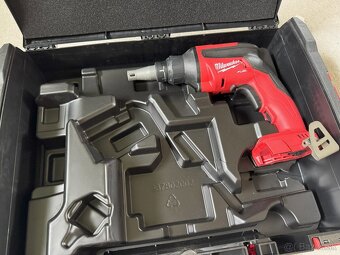 Milwaukee M18 FSG-0X – Profesionálny aku skrutkovač na sadro - 2