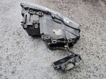 Xenonové svetlo Audi A8 D3 Pravé 4E0941004BA - 2