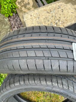 225/40 R19 - 2