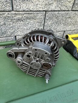 Mitsubishi Pajero v60 (3) alternátor - 2