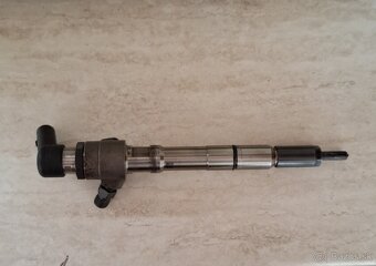 Predám originálny vstrekovač 1.6 TDI CAYC (77kW) - 2