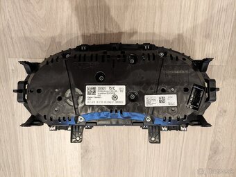 Budíky VW Passat B8 i s rámikom - 2