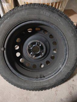 Predám zimné pneumatiky na diskoch na toyotu yaris 2017 - 2