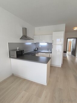 Prenajom 2i byt + parkovacie miesto + balkon - 2