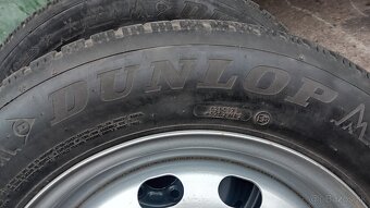 Predám zimné pneu DUNLOP 195/65 R15 - 2