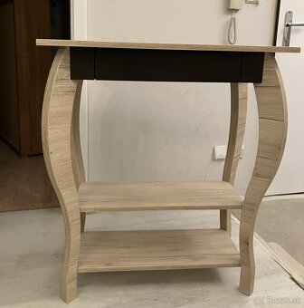 vysoký vchodový stolík na kľúče atd - 2